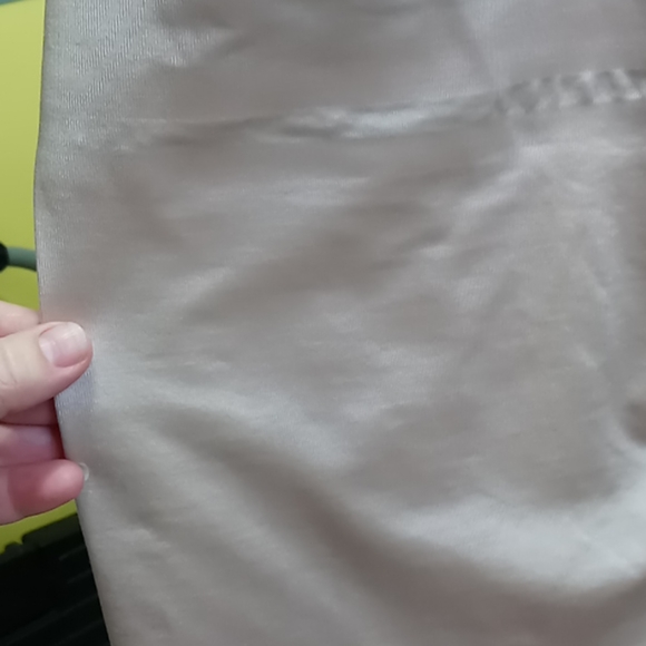 Sz 46 Ruby Ribbon - Picture 4 of 6